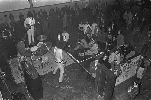 Optreden van onbekende band, 30 oktober 1968 foto Eric Koch / Anefo, collectie Nationaal Archief   